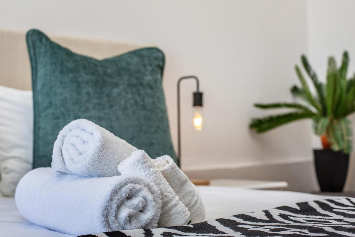 Far Horizons Camps Bay Guest house