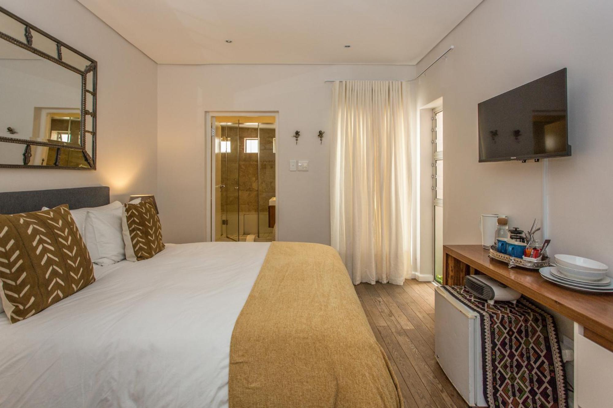 Far Horizons Camps Bay 4*